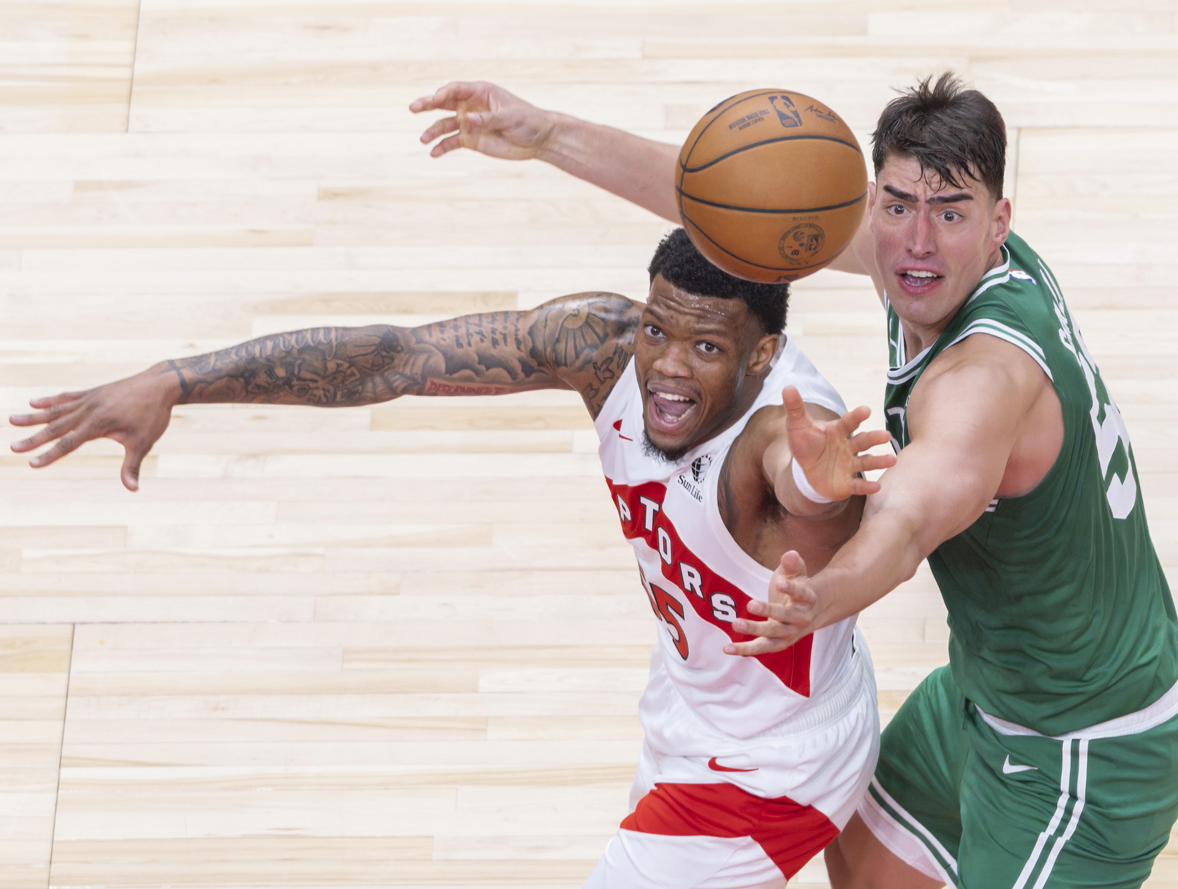 爱游戏平台-包含多伦多猛龙迎CBA常规赛关键赛，赛前远射贴柱，赛场秩序良好，球队文化再被提及的词条